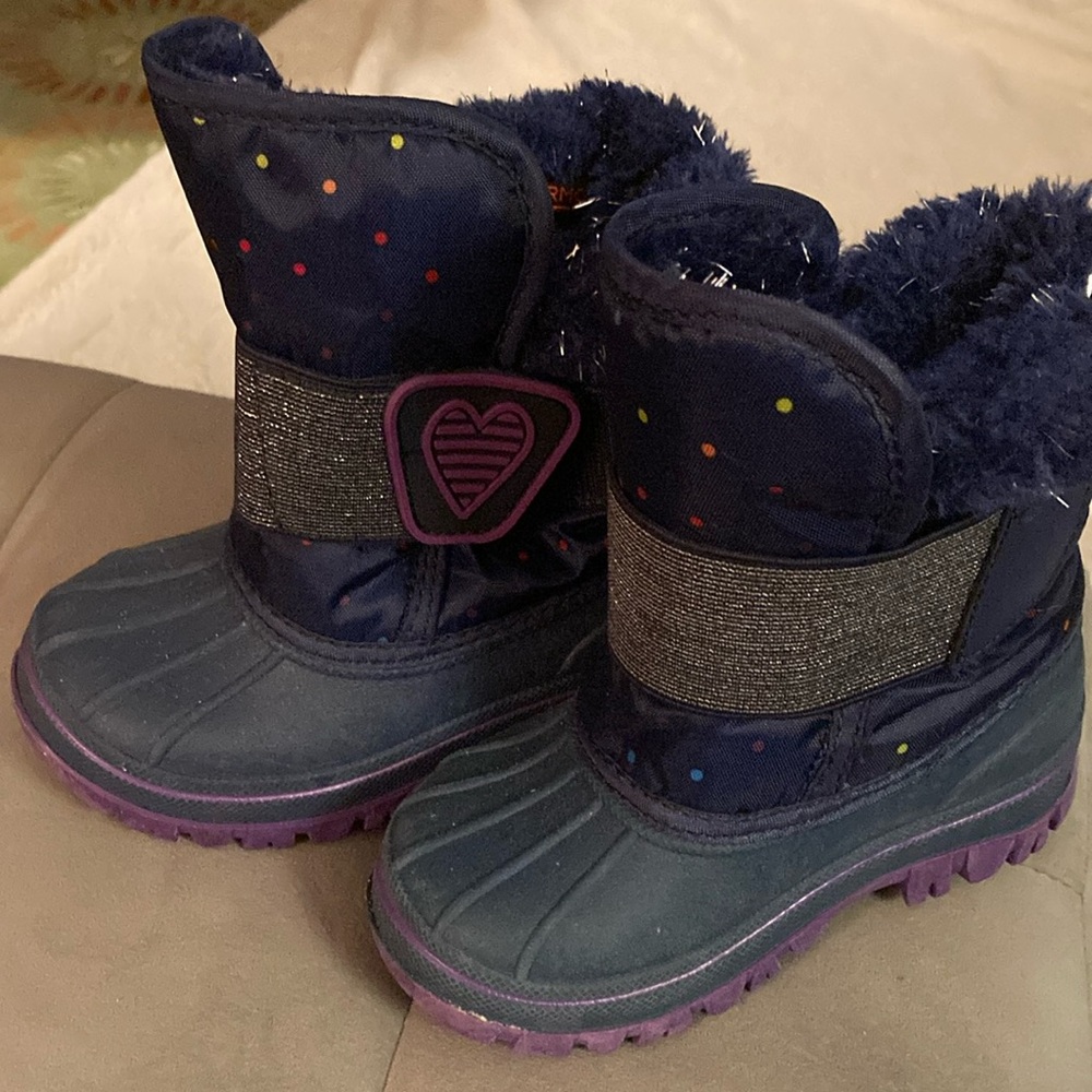 Snow boots- toddler. Cat & Jack Thermolite.  Barely worn, fun purple sparkly